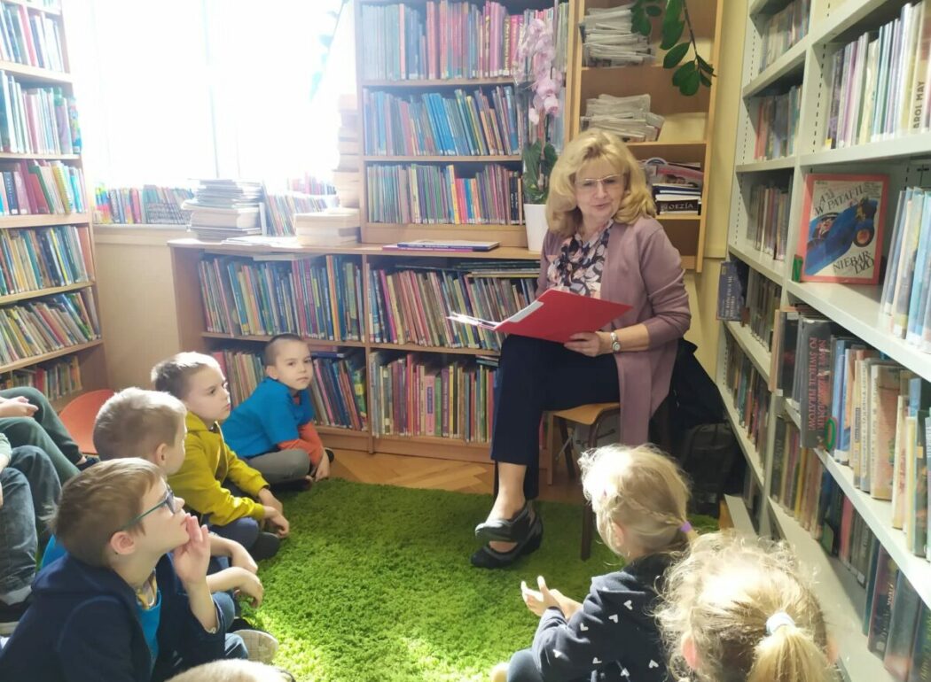 Autorka Hanna Niewiadomska czyta dziecio